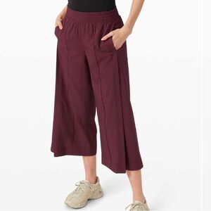 Lululemon Wanderer Culotte Burgundy Purple Crop Wide Leg Active Sporty W6BA9S 2